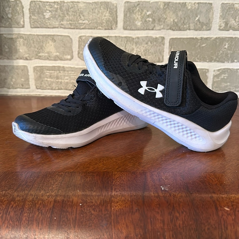 Boys UA shoes